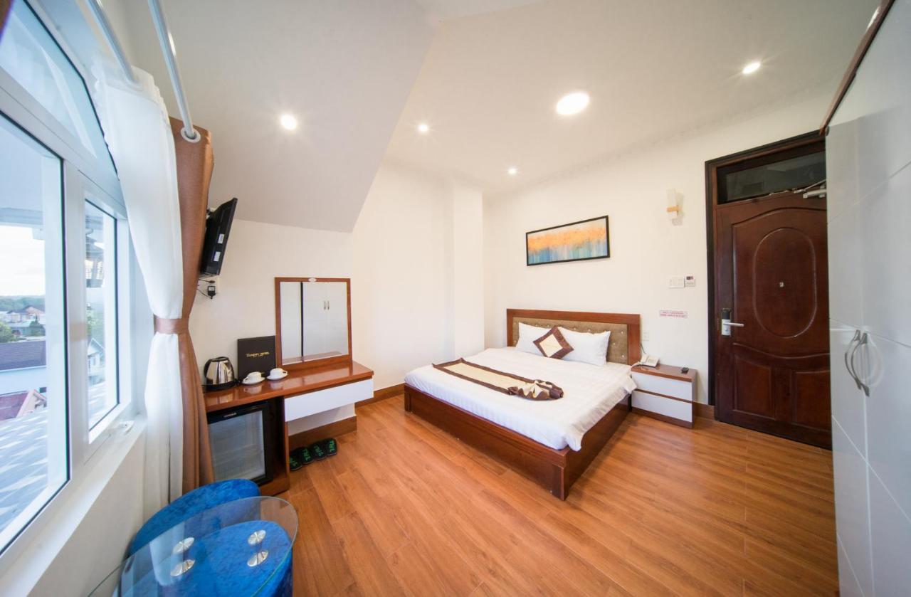 Khach San Tommy Hotell Dalat Exteriör bild