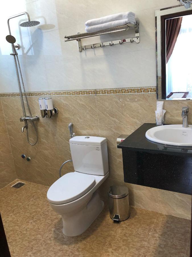 Khach San Tommy Hotell Dalat Exteriör bild
