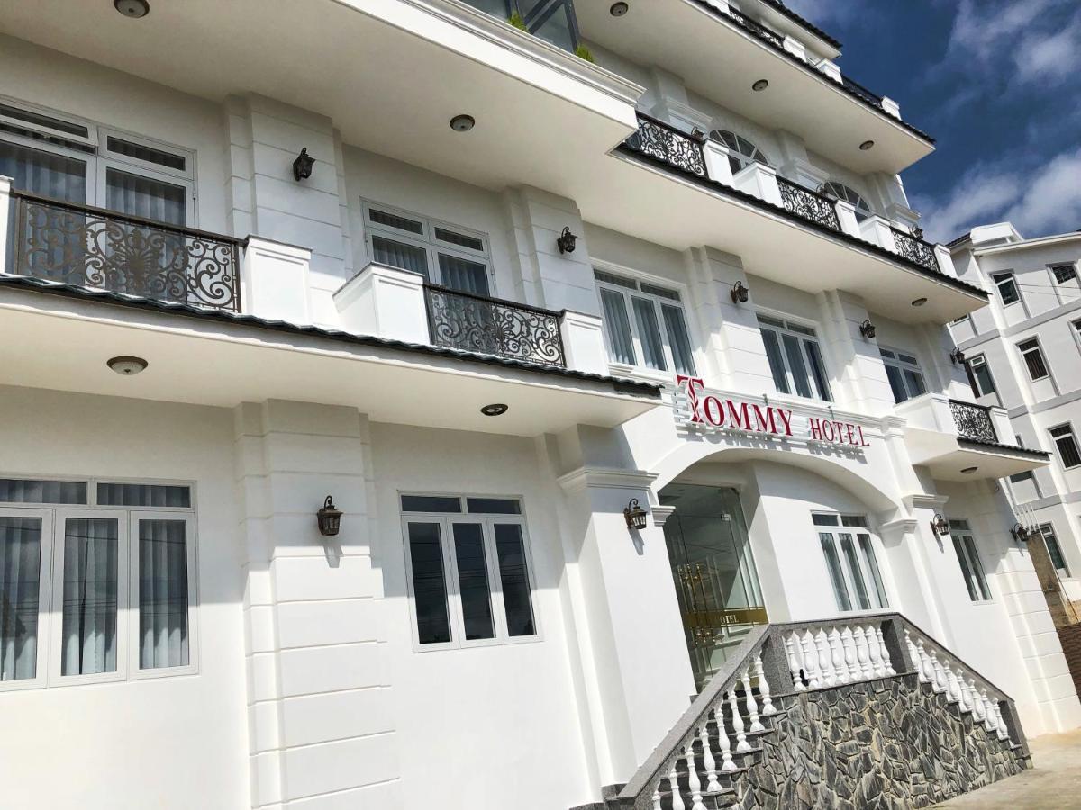 Khach San Tommy Hotell Dalat Exteriör bild