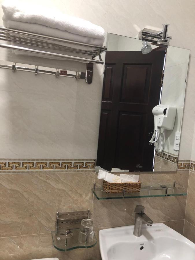 Khach San Tommy Hotell Dalat Exteriör bild
