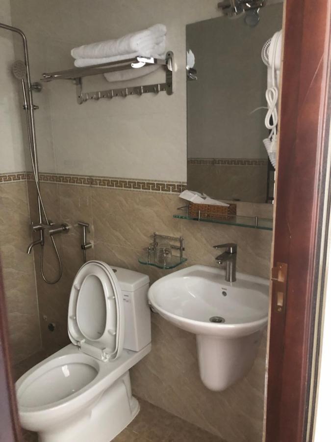 Khach San Tommy Hotell Dalat Exteriör bild