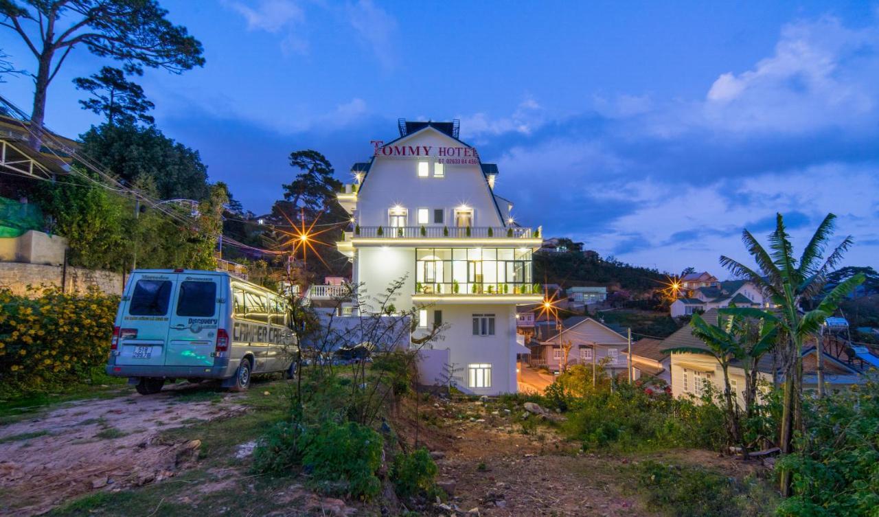 Khach San Tommy Hotell Dalat Exteriör bild