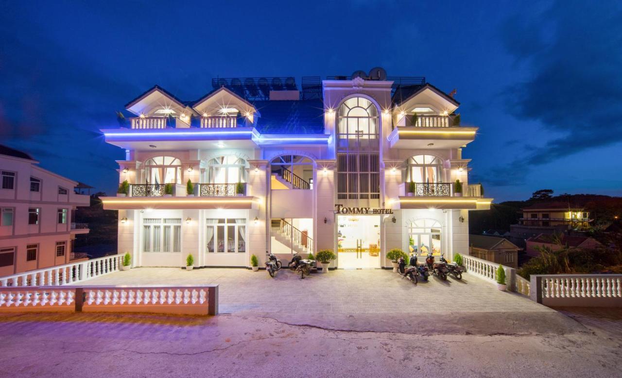 Khach San Tommy Hotell Dalat Exteriör bild