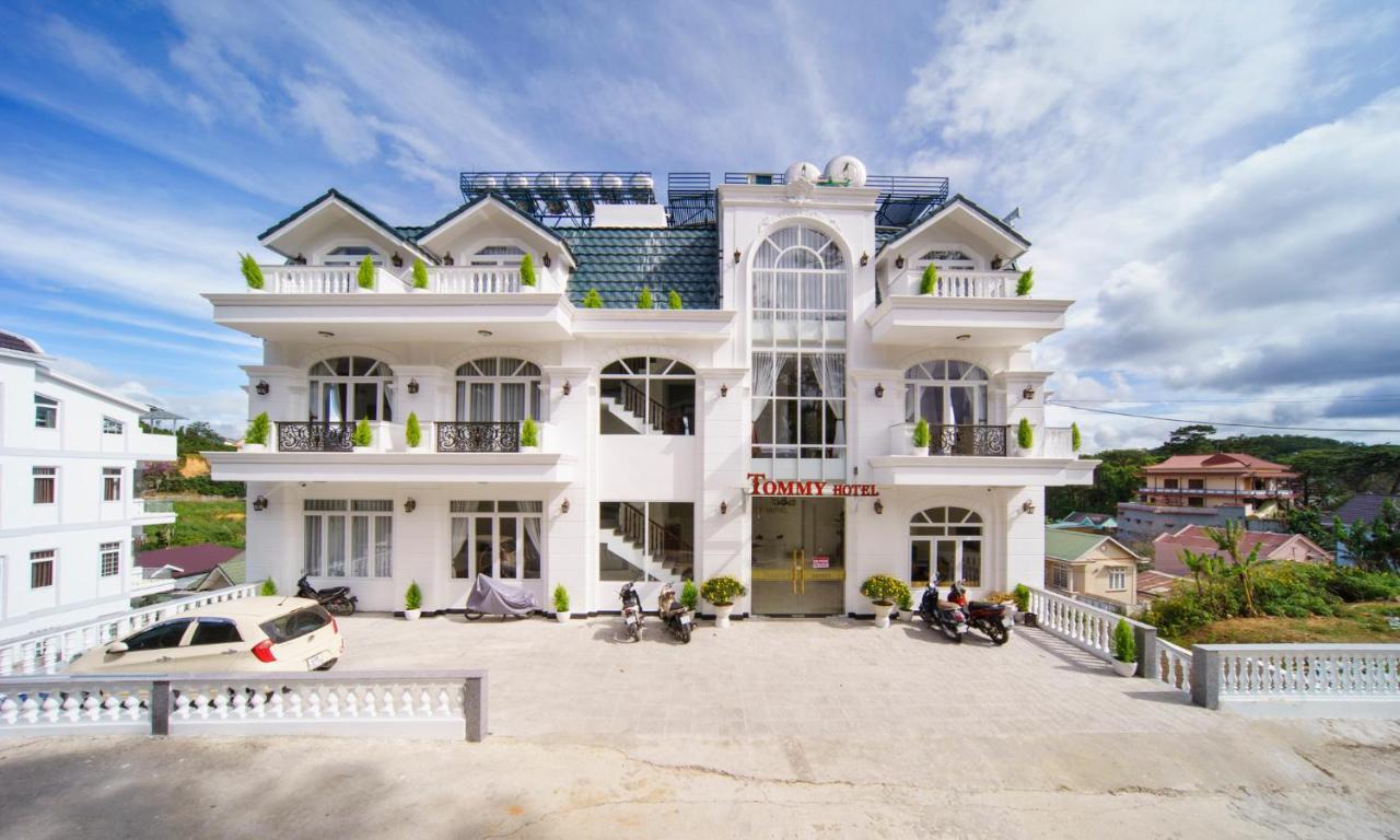 Khach San Tommy Hotell Dalat Exteriör bild
