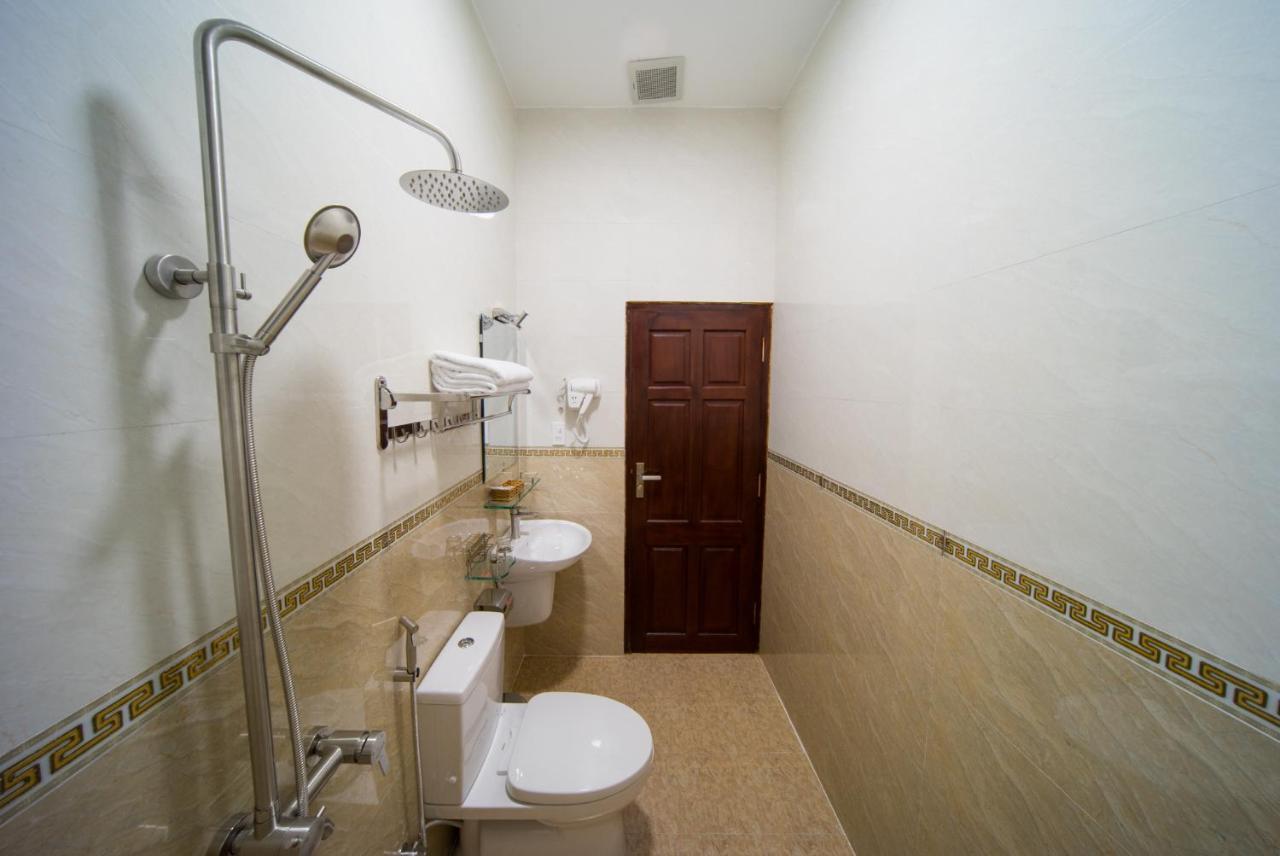 Khach San Tommy Hotell Dalat Exteriör bild