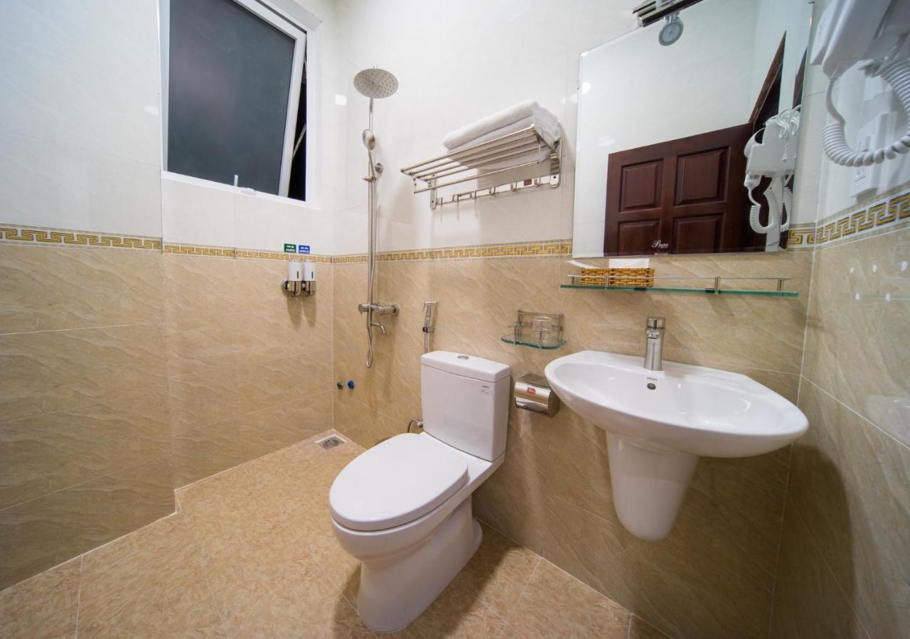 Khach San Tommy Hotell Dalat Exteriör bild