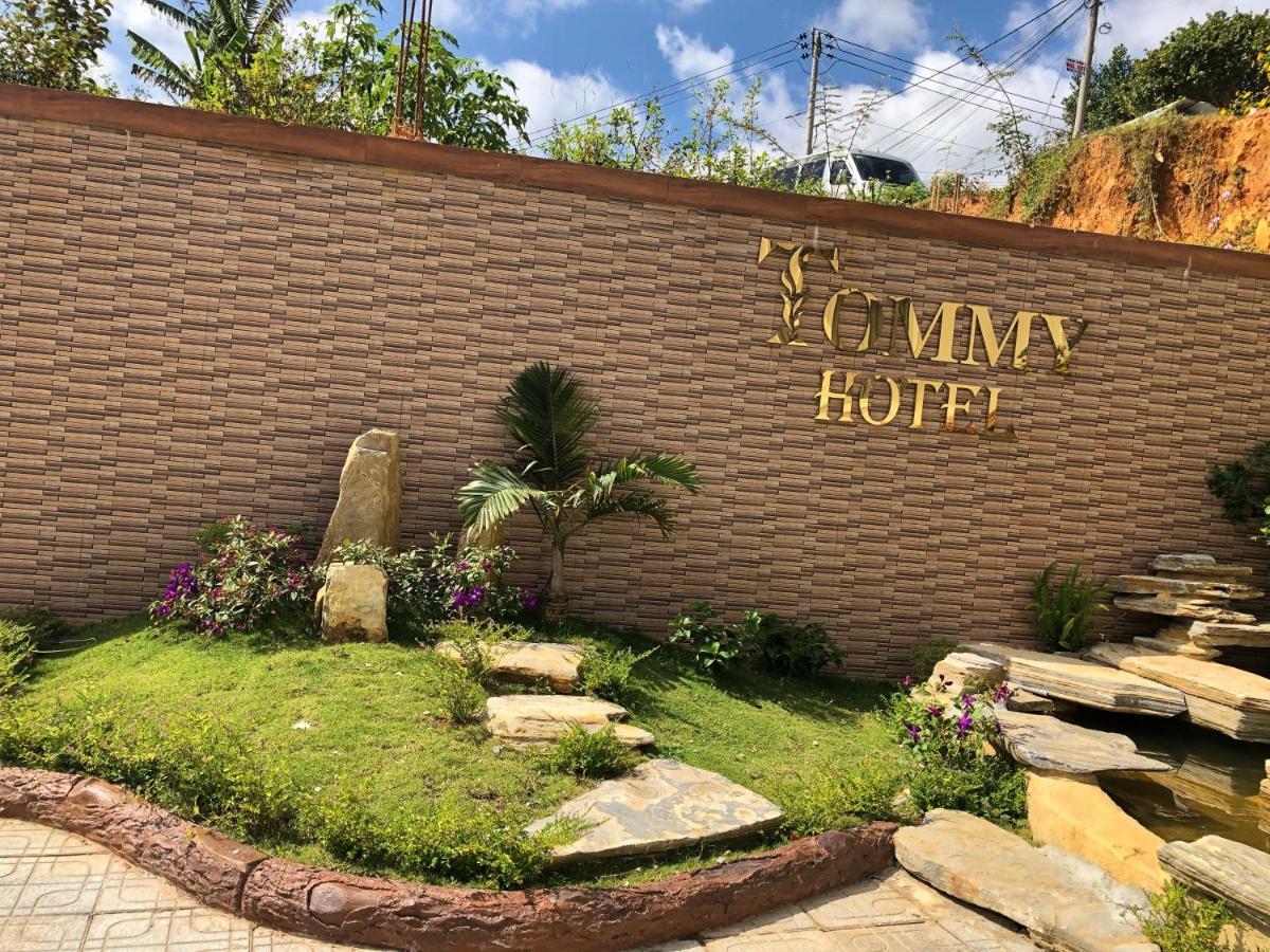 Khach San Tommy Hotell Dalat Exteriör bild