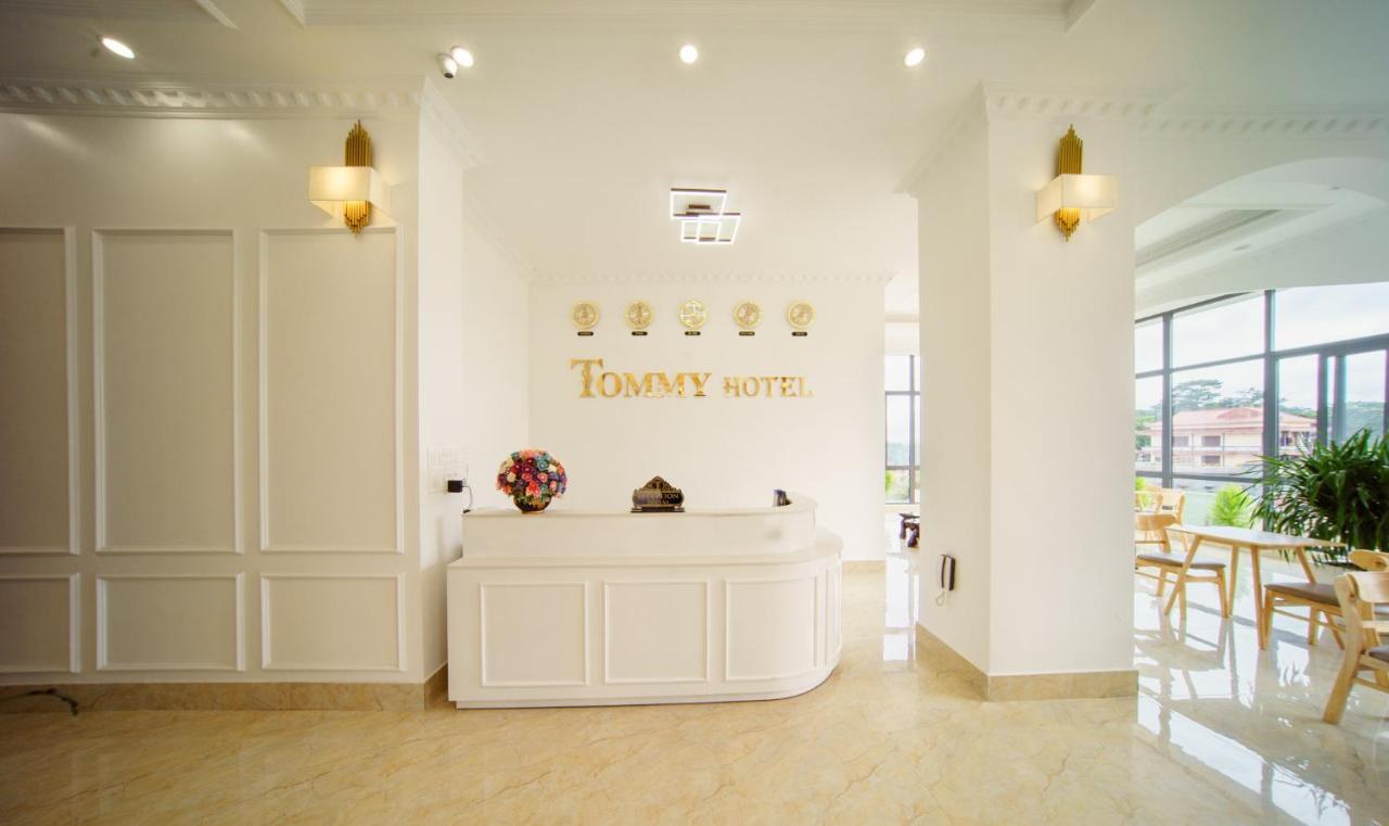 Khach San Tommy Hotell Dalat Exteriör bild
