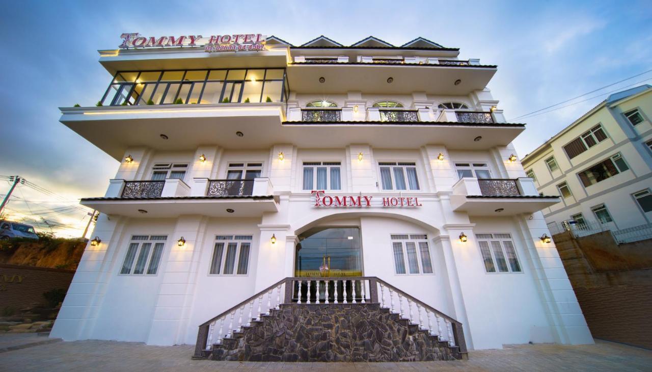 Khach San Tommy Hotell Dalat Exteriör bild