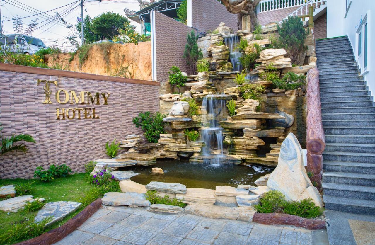 Khach San Tommy Hotell Dalat Exteriör bild
