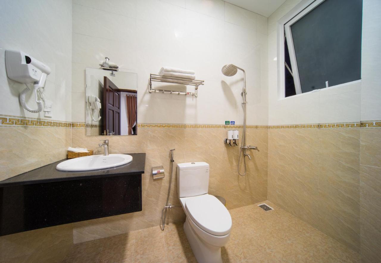 Khach San Tommy Hotell Dalat Exteriör bild